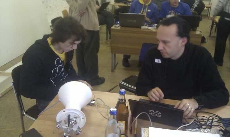 File:Arduino RGBLampe 20111120sm.jpg