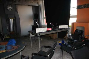 C-base 02Geraetetisch.jpg