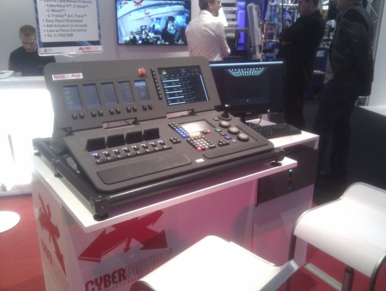 File:ShowTech2013 CyberMotion02.jpg