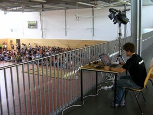 RegenbogenShow MartenAmLaptop 400x302.JPG