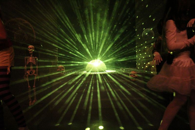 File:Spiegelkugeleffekte E.JPG